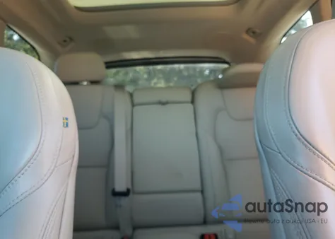 2022 Volvo Xc60 B5 Inscription z USA, uszkodzony, nr VIN YV4L12DL5N1033309